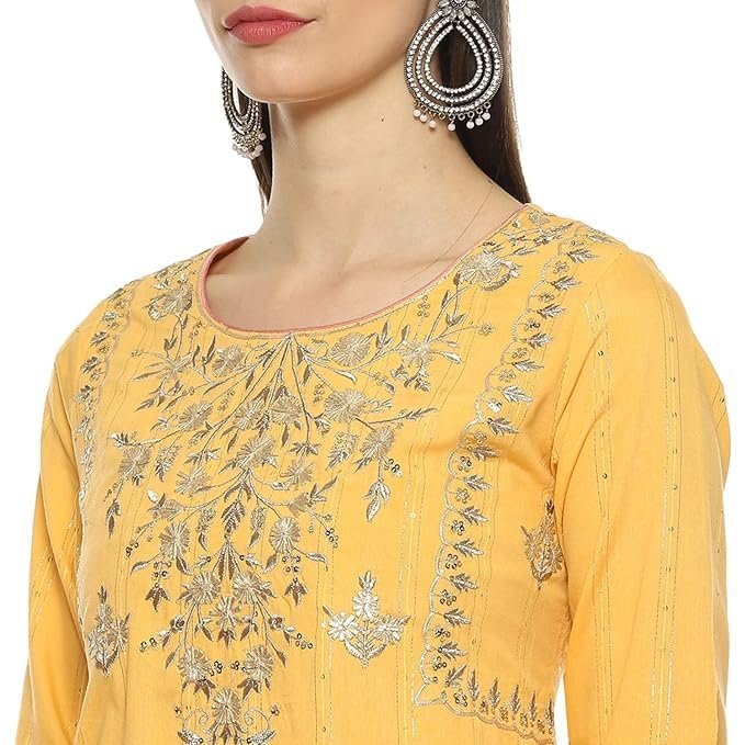 Women Cotton Straight Embroidered Suit Set - Image 4